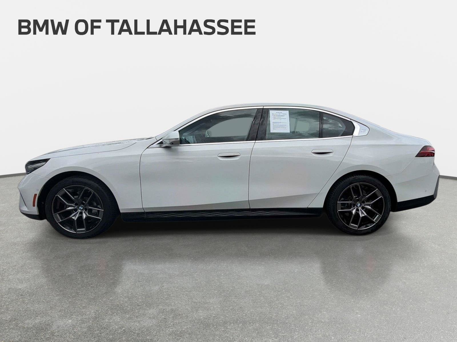 Used 2026 BMW i5 eDrive40 w/ Premium Package RWD image 8