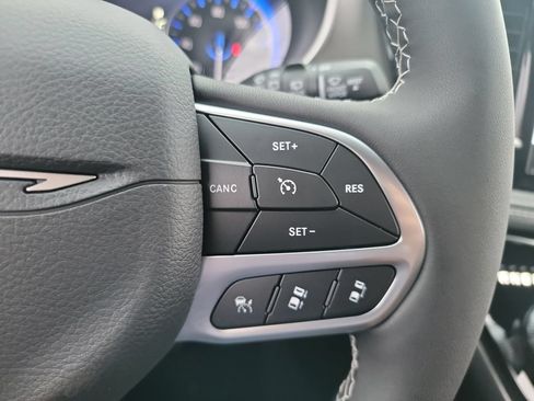 New 2027 Chrysler Pacifica Select w/ Family Tech Group AWD/4WD image 20
