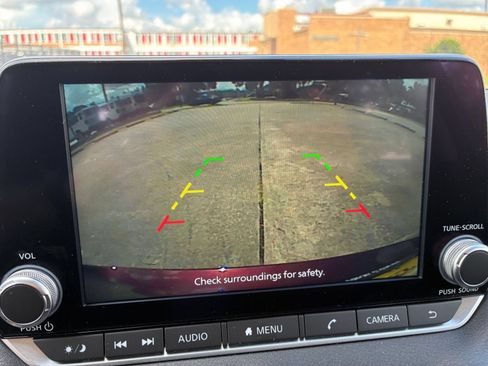 Used 2025 Nissan Sentra SV FWD image 18