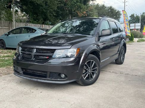 Used 2018 Dodge Journey SE w/ Popular Equipment Group FWD image 2