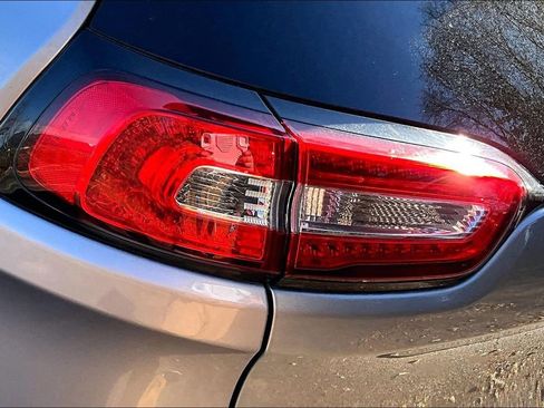 Used 2017 Jeep Cherokee Latitude w/ Cold Weather Group image 24