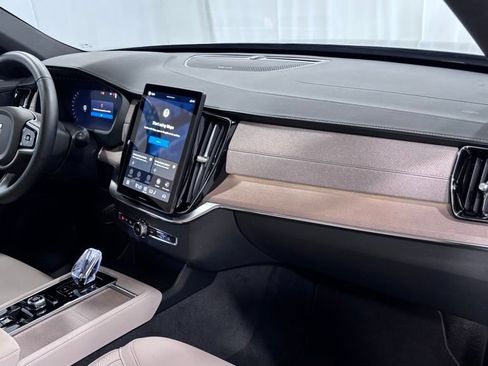 Certified 2026 Volvo XC90 B6 Plus AWD/4WD image 17