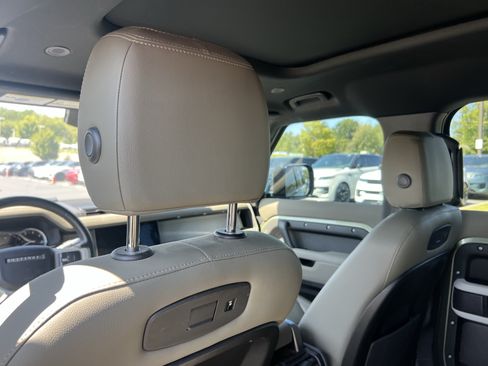 Used 2022 Land Rover Defender 110 SE AWD/4WD image 13