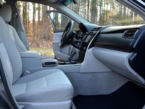 Used 2015 Toyota Camry LE image 11