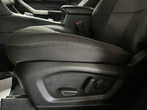 Used 2022 Ford Explorer XLT image 16