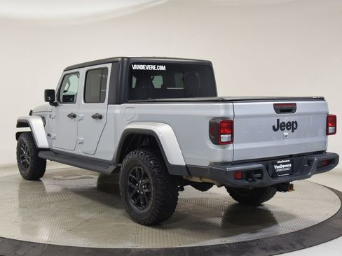 Used 2022 Jeep Gladiator Sport AWD/4WD image 7