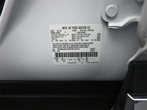 Used 2023 Ford Explorer XLT image 15
