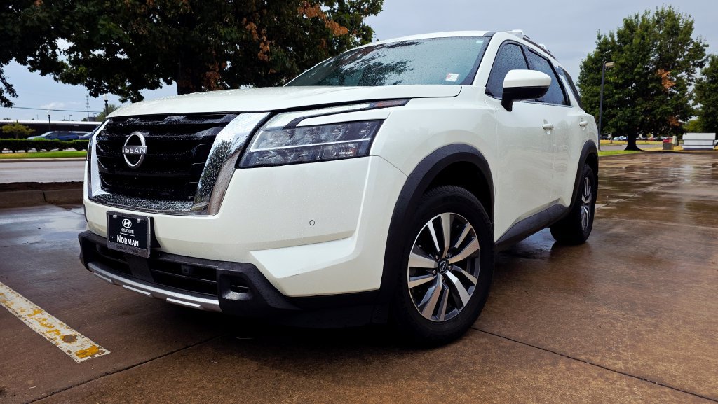 Used 2024 Nissan Pathfinder SL AWD/4WD image 3