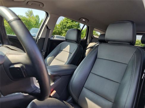 Used 2024 GMC Terrain SLT AWD/4WD image 18