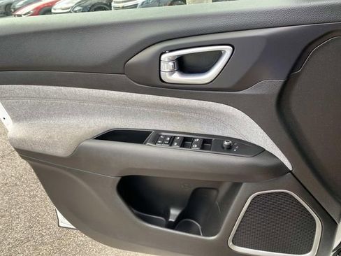 Used 2022 Jeep Compass Latitude image 18