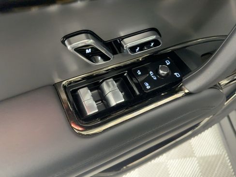 Used 2023 Land Rover Range Rover Sport SE Dynamic image 19