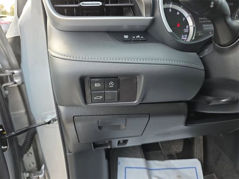 Used 2024 Toyota Highlander LE image 20