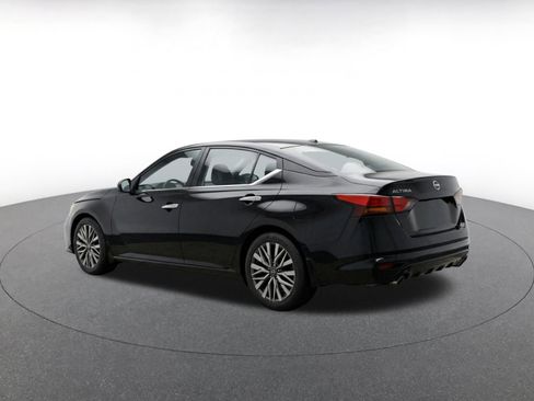 Used 2025 Nissan Altima 2.5 SV FWD image 7
