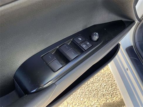 Used 2025 Toyota Camry SE image 18