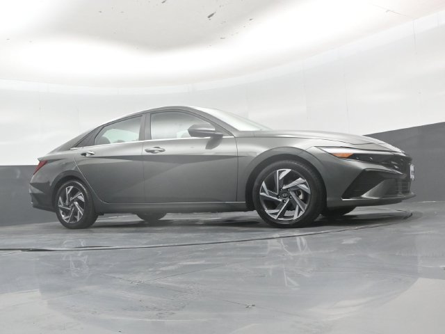 Used 2024 Hyundai Elantra Limited FWD image 39