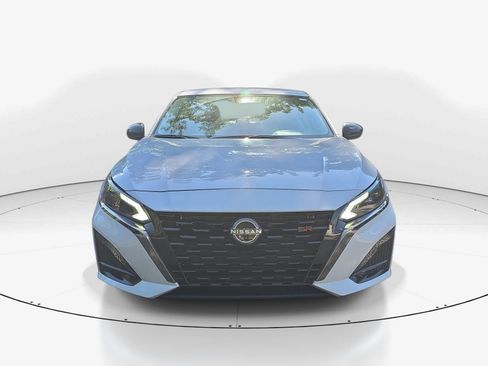 Used 2025 Nissan Altima 2.5 SR FWD image 9