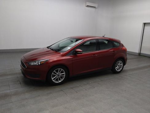 Used 2017 Ford Focus SE FWD image 2