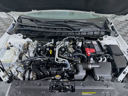 Used 2025 Nissan Altima 2.5 SV FWD image 32