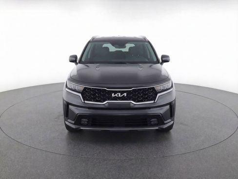 Used 2023 Kia Sorento LX FWD image 2