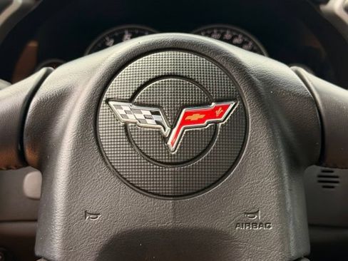 Used 2005 Chevrolet Corvette Convertible w/ Preferred Equipment Group RWD image 25