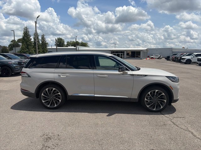 Used 2025 Lincoln Aviator Reserve w/ Equipment Group 201A AWD/4WD image 7