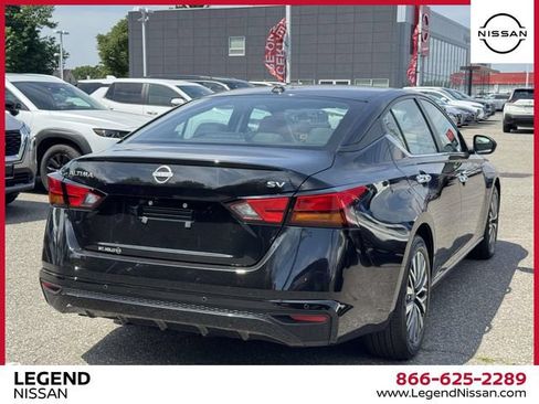 Used 2024 Nissan Altima 2.5 SV FWD image 5