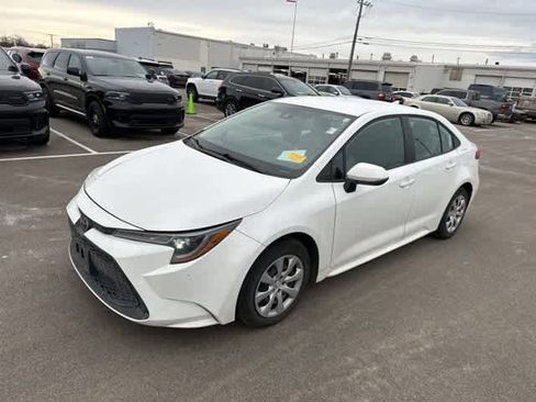 Used 2022 Toyota Corolla LE image 12