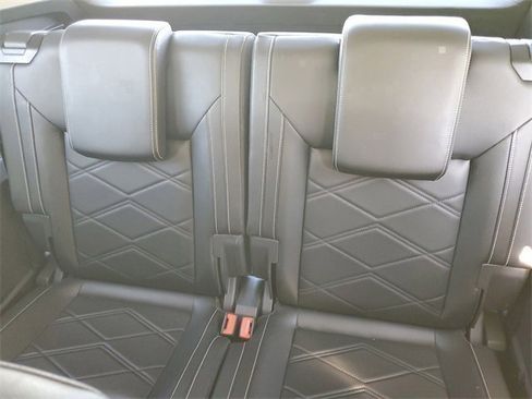 Used 2024 Volkswagen Atlas SE image 28