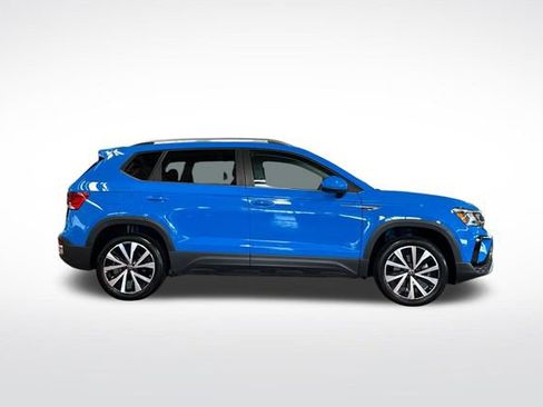 Certified 2023 Volkswagen Taos SE w/ Panoramic Sunroof Package FWD image 3