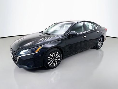 Used 2024 Nissan Altima 2.5 SV image 3