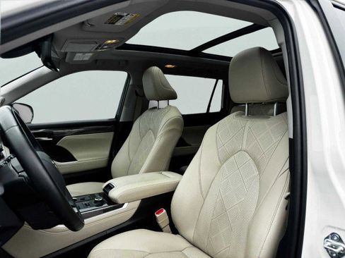 Used 2021 Toyota Highlander Platinum image 15