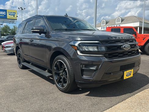 Used 2023 Ford Expedition Limited RWD image 1
