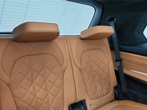 Used 2025 BMW X7 xDrive40i w/ M Sport Package image 28