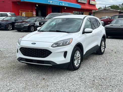 Used 2020 Ford Escape SE image 3
