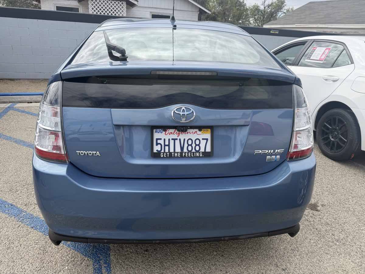 Used 2004 Toyota Prius w/ Pkg 5 FWD image 4