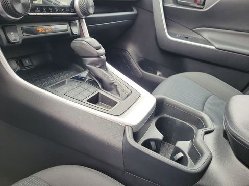 Used 2020 Toyota RAV4 LE w/ All Weather Liner Package image 29