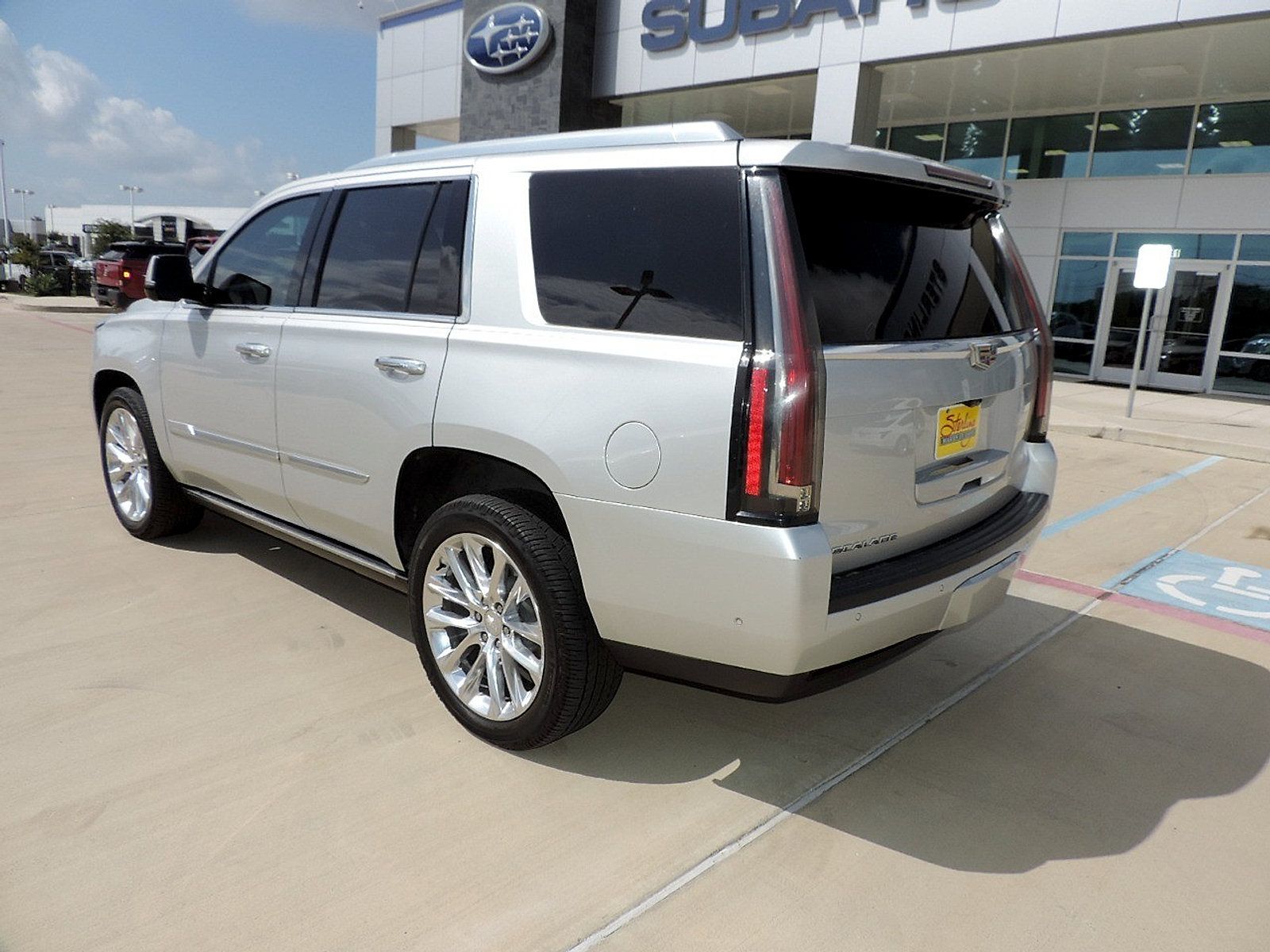 Used 2020 Cadillac Escalade Premium Luxury AWD/4WD image 7
