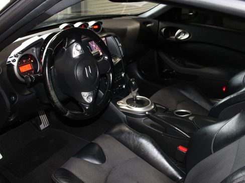 Used 2014 Nissan 370Z Touring w/ Sport Package RWD image 22