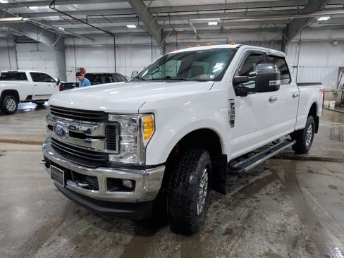 Used 2017 Ford F250 XLT w/ XLT Premium Package image 6