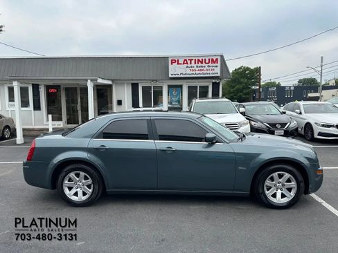 Used 2006 Chrysler 300 Touring RWD image 2