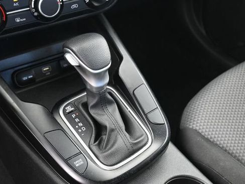 Used 2025 Kia Soul LX w/ LX Technology Package FWD image 20