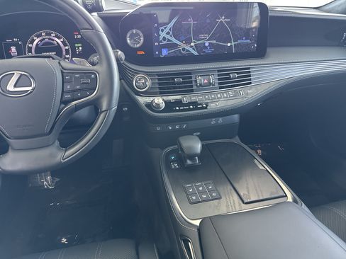 Used 2023 Lexus LS 500h AWD w/ Luxury Package image 39
