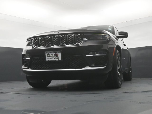 Used 2022 Jeep Grand Cherokee Summit AWD/4WD image 20