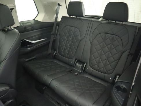 Used 2023 BMW X7 xDrive40i w/ Premium Package image 24