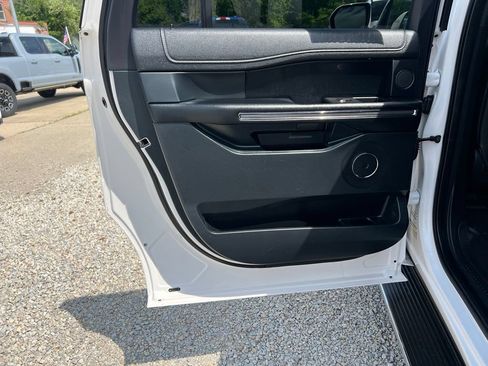 Used 2019 Ford Expedition Max XLT w/ Equipment Group 202A AWD/4WD image 15