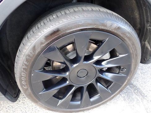 Used 2023 Tesla Model Y Long Range AWD/4WD image 7