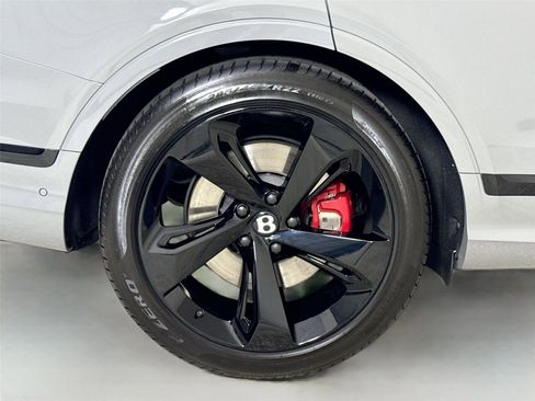 Used 2022 Bentley Bentayga image 38