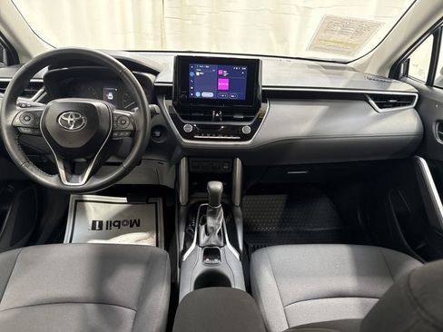 Used 2025 Toyota Corolla Cross LE FWD image 10