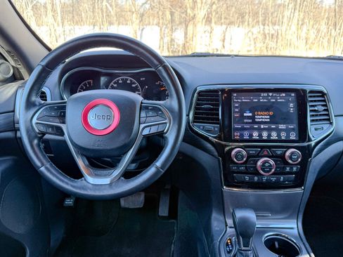 Used 2019 Jeep Grand Cherokee Laredo image 23