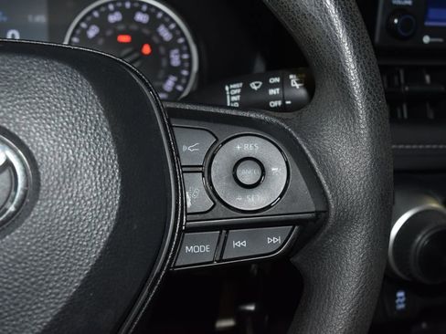 Used 2022 Toyota RAV4 LE AWD/4WD image 9